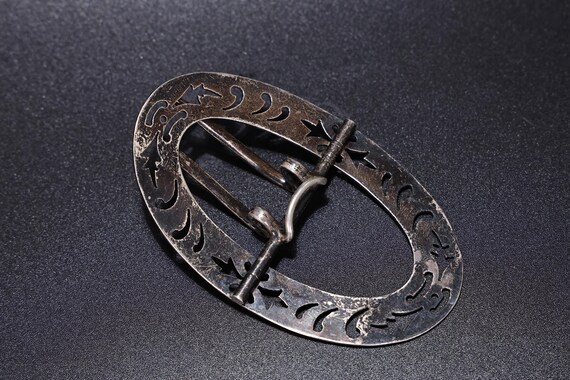 Vintage Victorian Sterling Silver Ornate Oval Belt Buckle  display picture 2