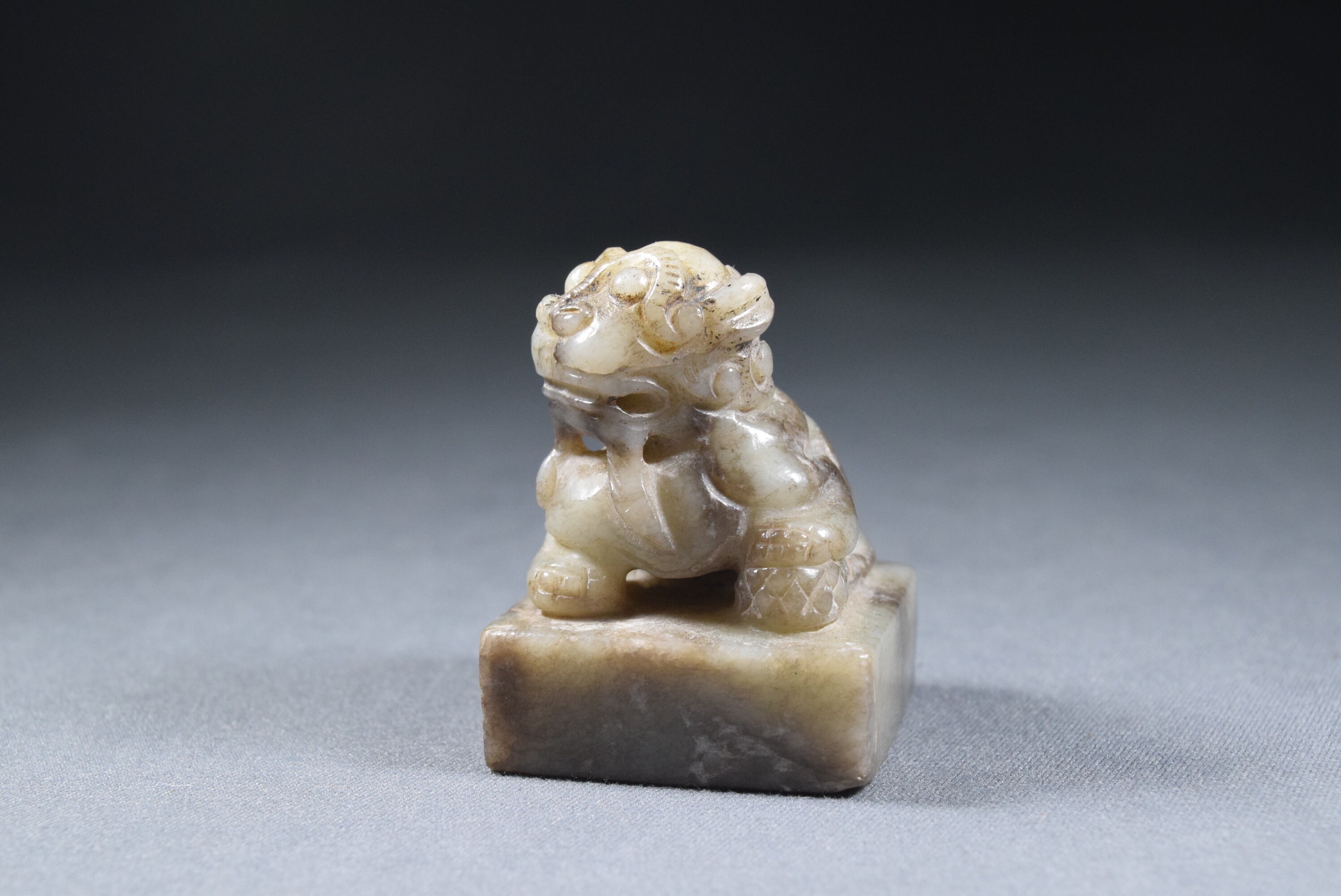 翡翠 彫刻獅子模様 印章 ヴィンテージコレクション 彫刻された翡翠の獅子印 - Etsy 日本