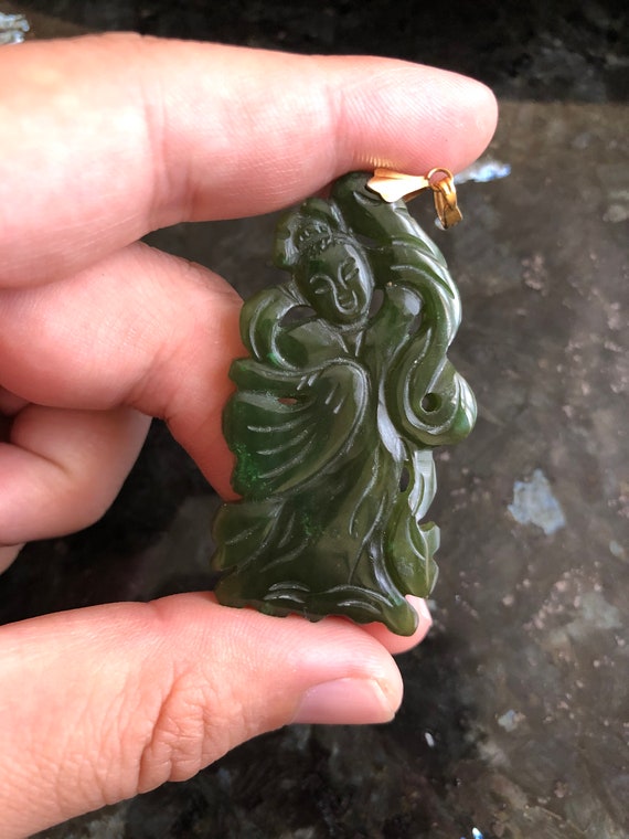 Vintage Chinese Hand Carved Green Jade Beauty Pend