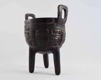 Colección china tallada a mano cuerno de buey trípode con marca Qianlong