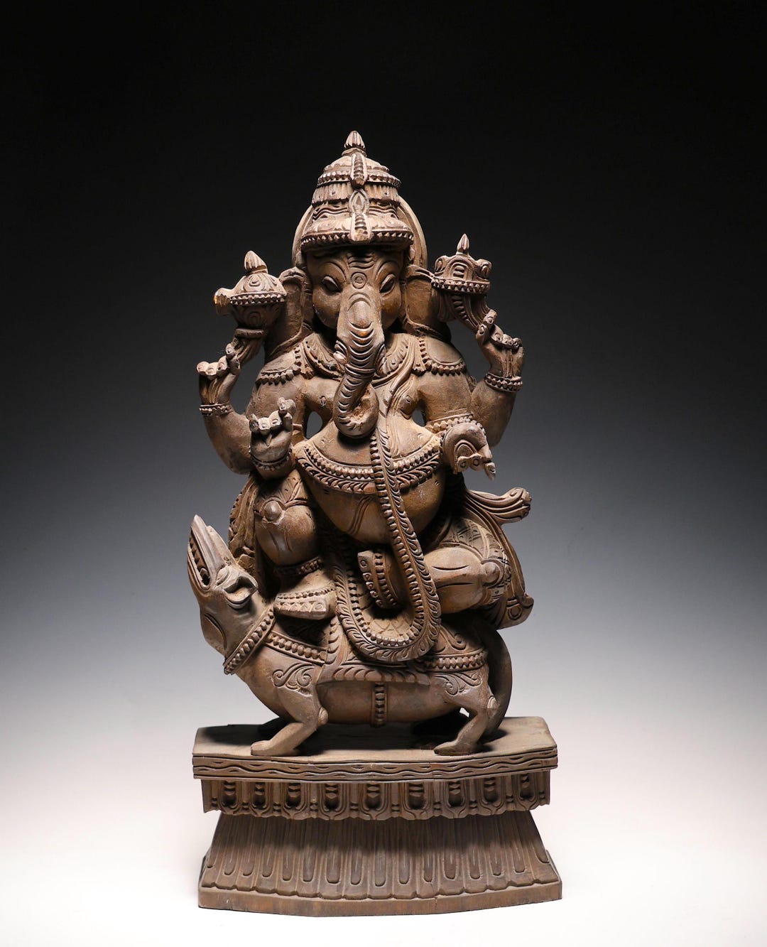 ヴィンテージ インドのガネーシャ像（ネズミのムーシカに座る）木製