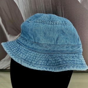 Kleinkind Mützen Bucket in Denim oder Weiss oder Winter Dora