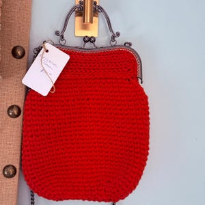 Monedero rojo estilo victoriano