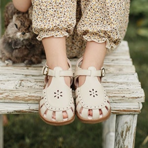 Toddler sandls for girls, Girl White Mary Janes T strap shoes, Toddler Girl Brown Sandals, Toddler Girl White Mary Janes T strap sandals