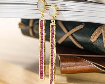 Statement oorbellen verguld sterlingzilver met opaal en ruwe saffier