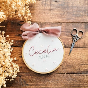 Hand embroidered name hoop| name announcement prop| nursery decor| personalized baby gift| simple name hoop