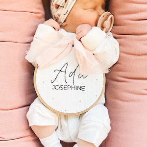 Hand embroidered name hoop| name announcement prop| nursery decor| personalized baby gift| simple name hoop