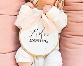 Hand embroidered name hoop| name announcement prop| nursery decor| personalized baby gift| simple name hoop