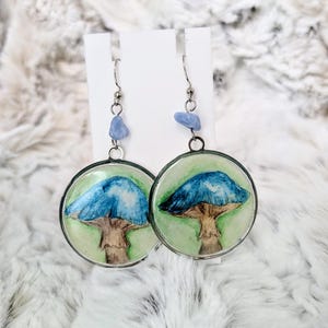Pendientes de setas de acuarela – Joyería cottagecore pintada a mano – Regalo para amantes de la naturaleza – Accesorios forestales caprichosos
