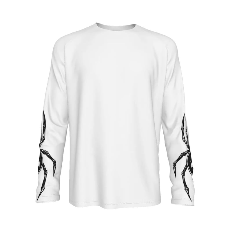 Puede incluir: Camiseta blanca de manga larga con un dise&ntilde;o de ara&ntilde;a negra en cada manga.
