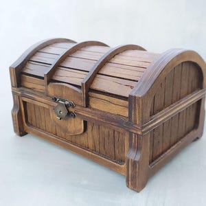 Caixa de madeira com gravura em madeira natural – presente perfeito para entusiastas de jogos