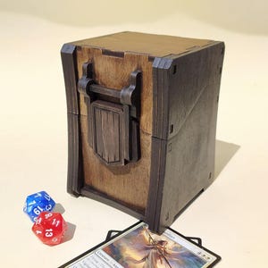 Caixa de baralho de madeira feita à mão com trava magnética – Design exclusivo para amantes de jogos de tabuleiro, presente perfeito para jogadores de TCG e de mesa