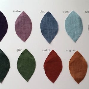 Puede incluir: Diez muestras de tela en varios colores, incluyendo morado oscuro, rosa, azul, aguamarina, gris claro, verde oscuro, verde, &oacute;xido y naranja. Las muestras est&aacute;n dispuestas en dos filas de cinco, con los nombres de los colores escritos encima de cada muestra.