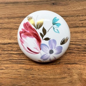 1 x Vtg Porcelain Knob White Floral Flowers 1.5&quot; Cabinet Drawer Pull Floral Round Porcelain Farmhouse