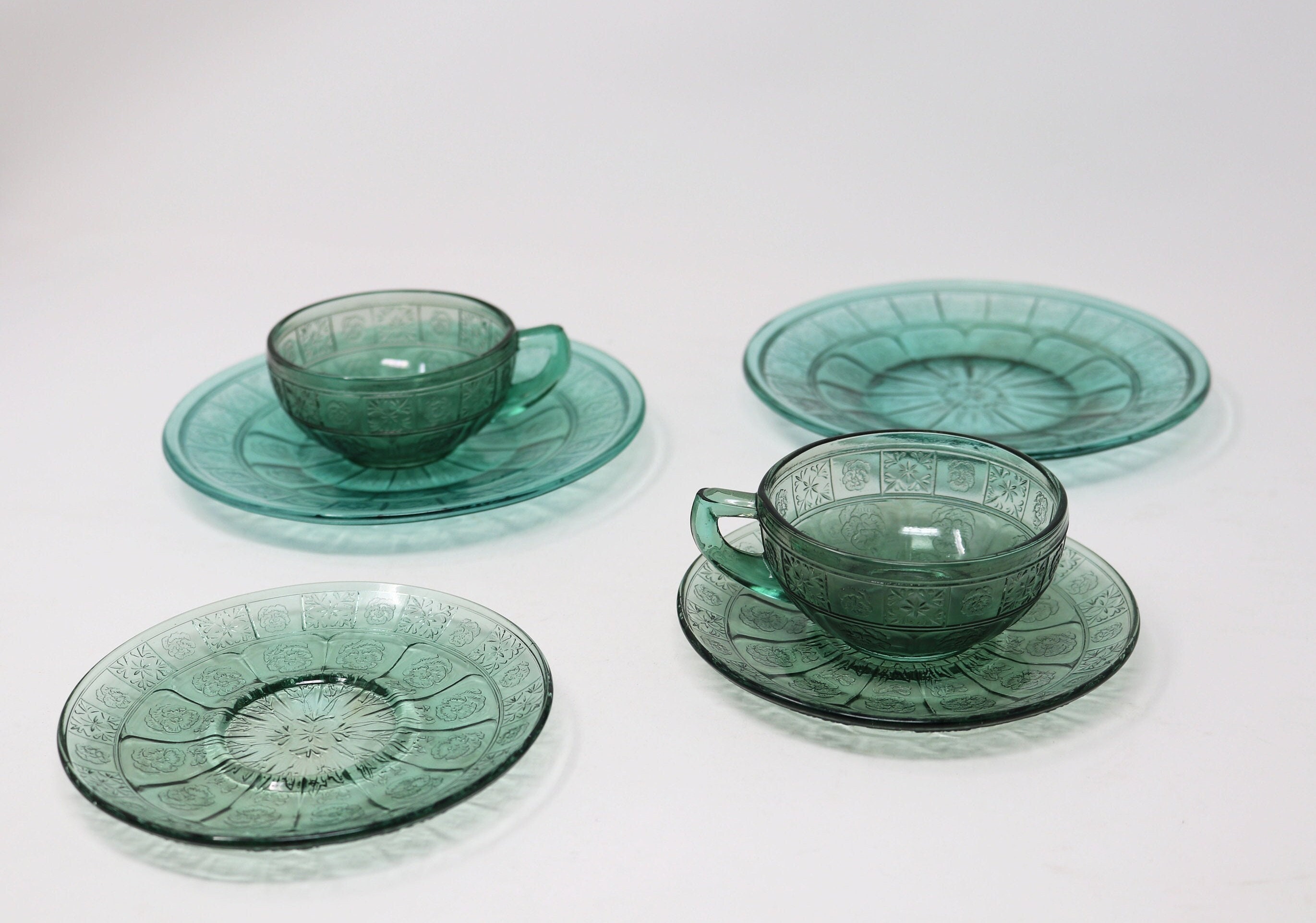 ジャネット　Doric and Pansyシリーズ　カップ＆ソーサー Jeanette Green Doric Glass - Etsy
