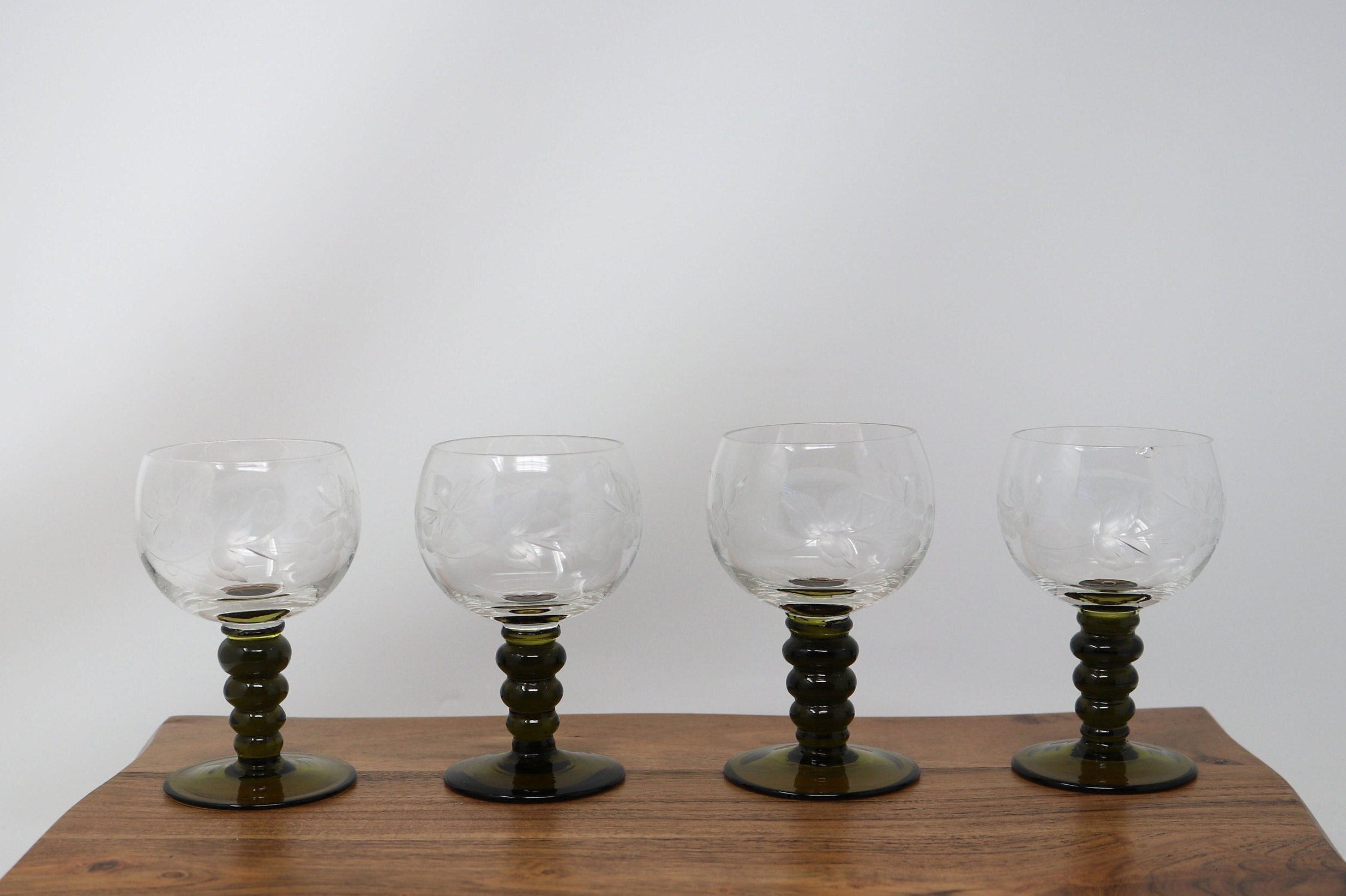 Roshtia 12 Pieces Green Wine Glasses 11.8 oz Vintage Embossed Leaf Pattern  Water Goblets Dishwasher …See more Roshtia 12 Pieces Green Wine Glasses