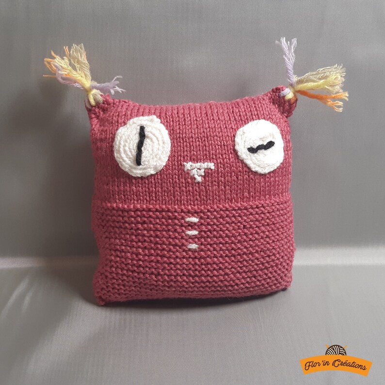 Fushia owl in wool Fushia owl in wool