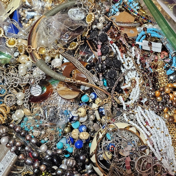 2 or 4 Pounds Nice All Wearable Jewelry, Mystery Lot, Wearing Selling  Crafting, Vintage to Mod, Mixed Bulk Jewelry, No Junk, Jewelery Lot 