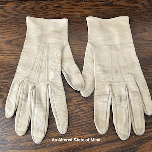 Vintage Leather Gloves: Steampunk Cosplay, Button Wrist