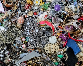 2+ Pounds JUNK jewelry lot: CRAFTING only NOT wearable, broken rhinestones mismatched colorful necklace earing jewelry art Christmas tree
