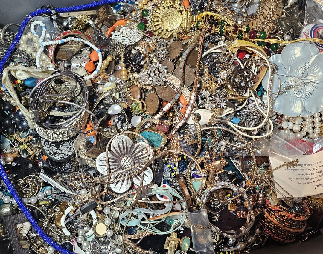 Bulk junk jewelry best sale