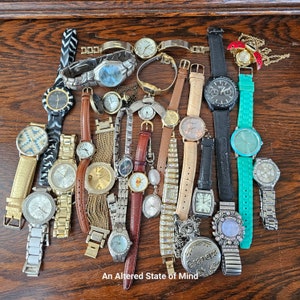 20 Mystery watches lot, please READ, Vtg to mod mixed battery watches digital analog men's women's wrist watch time piece lot part or repair