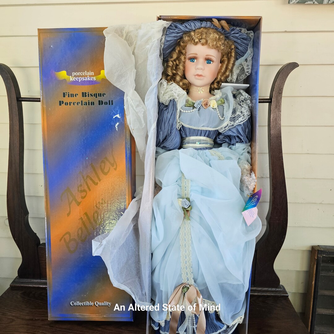 Vintage Ashley Belle Porcelain Doll: 26