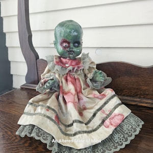 Poupée d&#39;horreur zombie effrayante, décoration d&#39;Halloween, accessoire de maison hantée, oeil peint à la main qui sort, esthétique gorecore gore effrayant Halloween