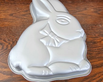 Vintage metal Bunny Rabbit cake pan Wilton cake mold rabbit with bow diy cake decorating kids birthday Easter party cake baking supplies