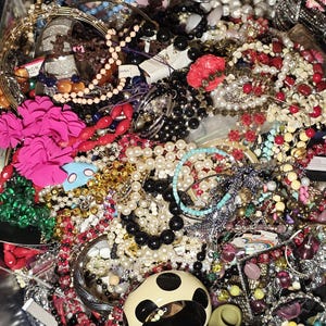 Assorted Hair Accessories & Jewelry Lot Nwt Over 50 Pieces Great For Reseller LARGE Hair Accessories Mystery Box – The Blooming Jewel main image 4