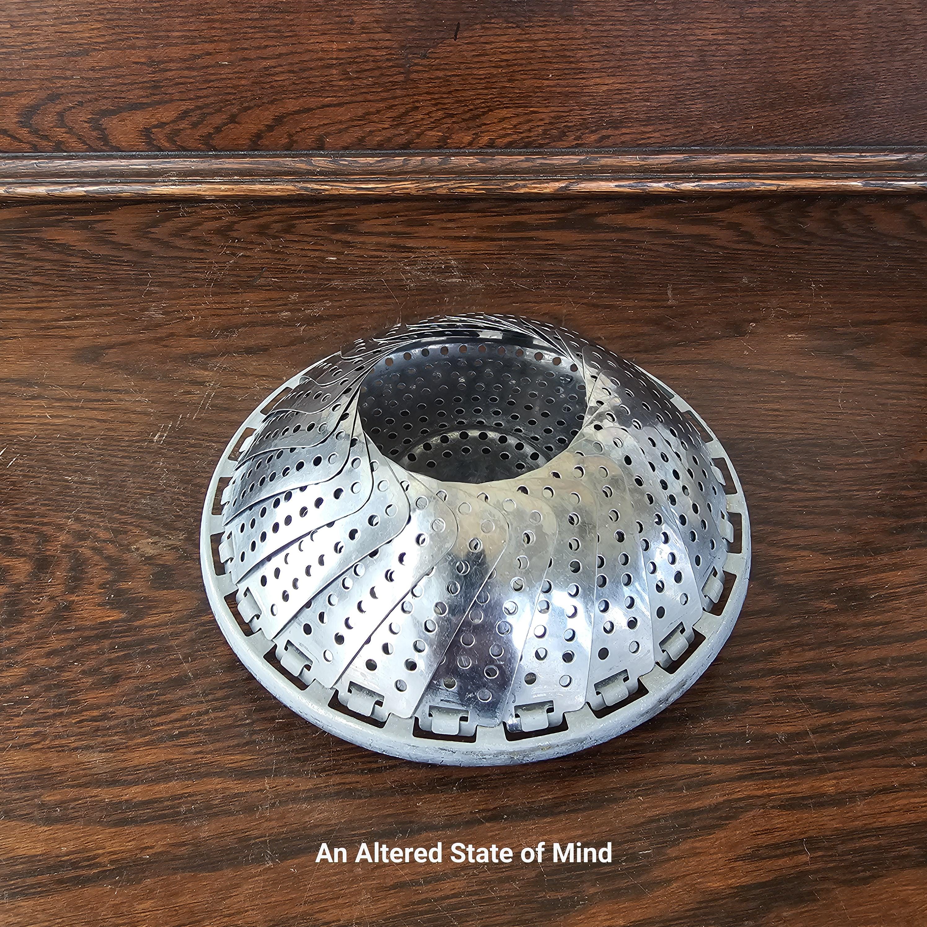 Vintage Collapsible Stainless Steel Vegetable Steamer: Retro Kitchen Colander