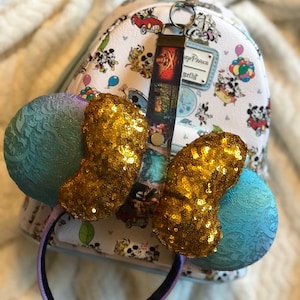 Disney Mickey / Minnie Ear Holder Ear Saver Keychain Key Fob Disney Parks