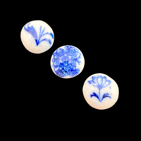 Cabochons  19mm Round Hand Painted Blue White Floral Porcelain Japan  Flower Choice  Vintage  Lot of 4