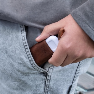 Organiseur de pilules en cuir gravé - Cadeau attentionné pour la santé - 3 compartiments + fente cachée - Boîte à pilules personnalisée avec nom ou initiales