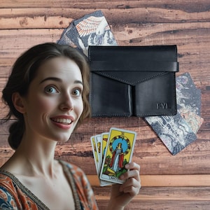 Étui pour cartes de tarot en cuir : support personnalisé pour 2 jeux de cartes, organiseur artisanal pour cartes de tarot et oracle, cadeau spirituel, outil d'astrologie