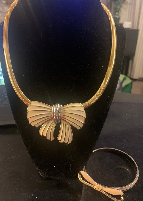 Vintage Trifari Enamel Bow omega chain necklace wi