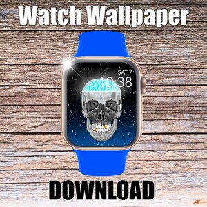Könnte beinhalten: Eine goldene Apple Watch mit einem blauen Band zeigt einen Schädel mit einem Gehirn im Inneren, das mit Eis bedeckt ist. Das Zifferblatt der Uhr zeigt die Zeit 0:38 und das Datum SAT 7. Die Uhr befindet sich auf einem Holzgrund mit dem Wort "DOWNLOAD" darunter.