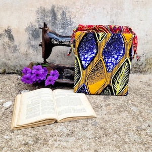 BOOK PURSE MELISSA, book protector, book bag, book pouch, book accessories, book covers, fabric book cover, african cotton, book sleeve