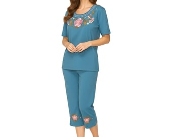 unik Women's Short Sleeve Embroidered Blouse and Matching Capri Set WS18