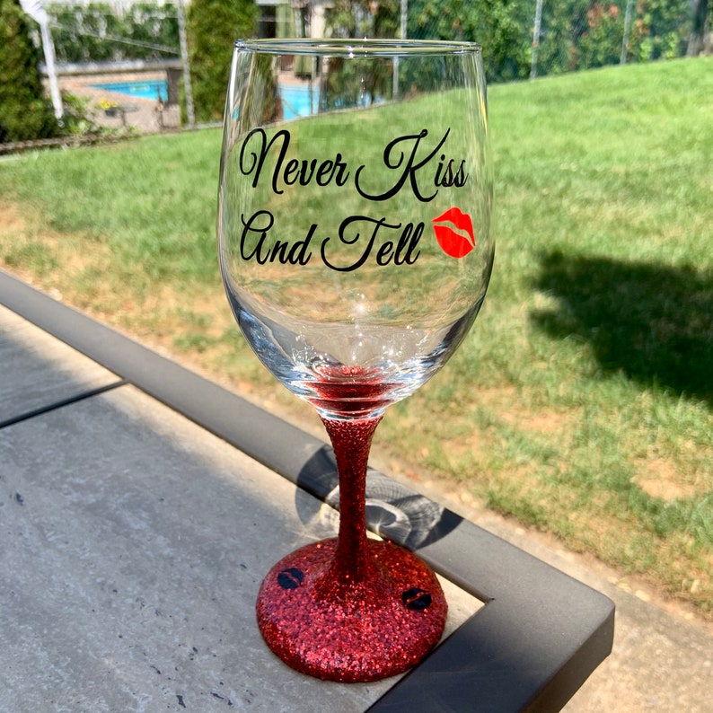 Download Red Lipstick Svg Never Kiss And Tell Wine Tumbler Wine Glass Red Lips Svg Classy Bougie Ratchet Red Lips Art Best Friend Gift Home Living Kitchen Dining Vadel Com