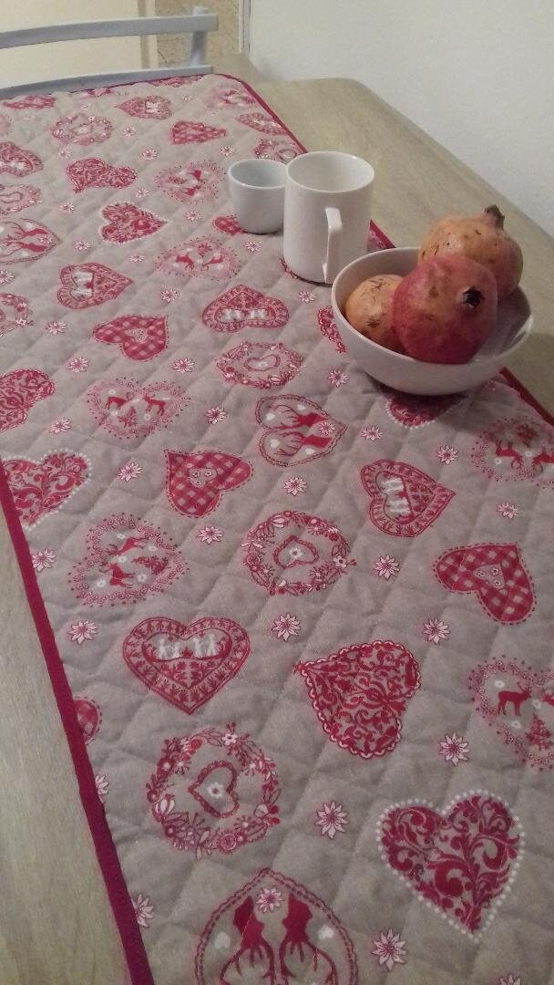 Chemin de Table Jacquard Matelassé Motifs Noël/Coeurs/Alsace/Montagne/Edelweiss/Cerfs/Flocon/Sapin/R
