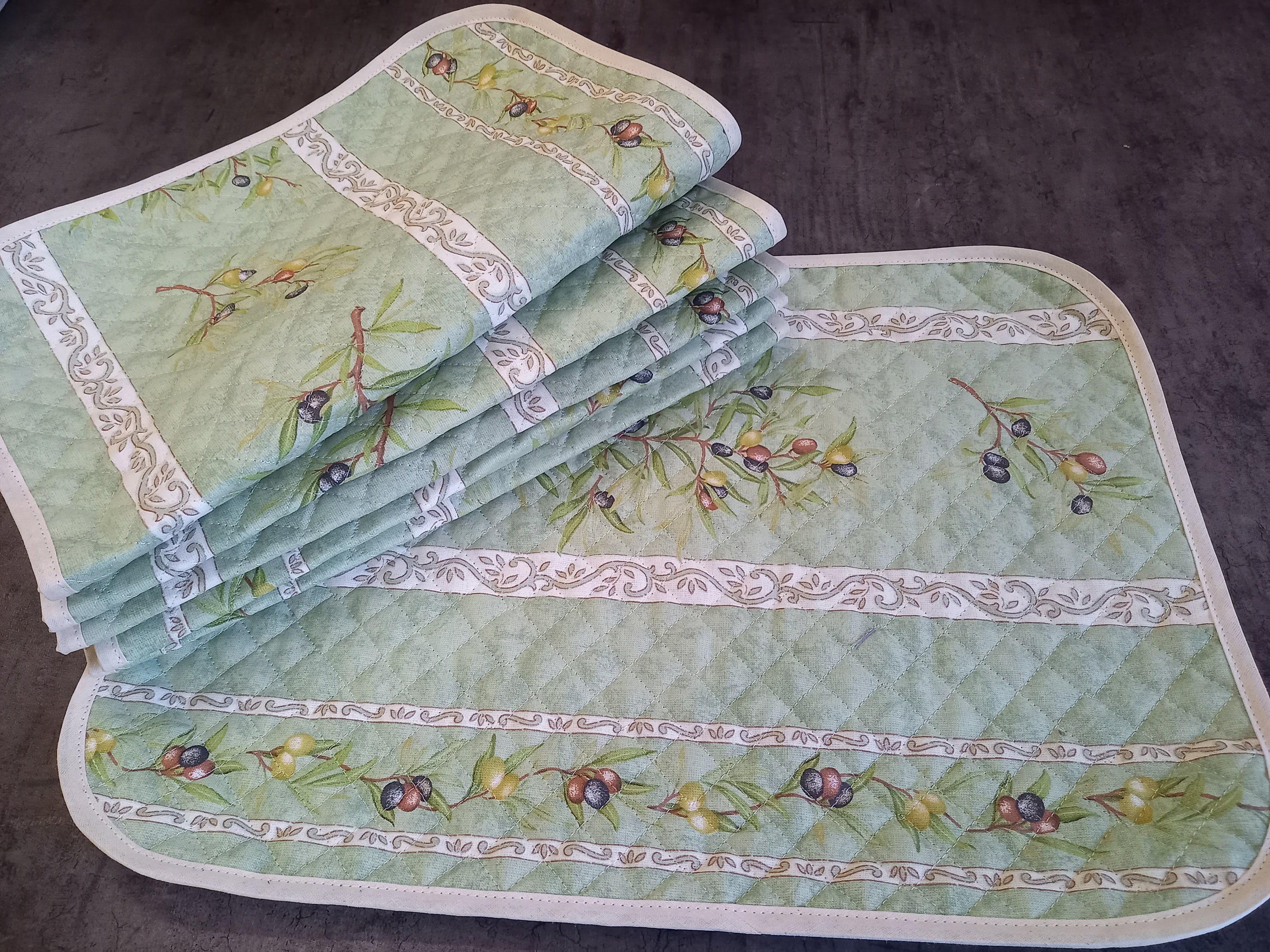 Ensemble 6 Sets de Table Coton Matelassé Motifs Olives - Coloris Vert Clair