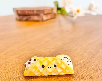 Italian Cannoli magnet, chocolate chip cannoli fridge magnet, cute fake food magnet, foodie miniature gift, Baker gift idea, Italian gift