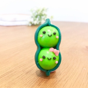 Peapod magnet| Vegetable magnet| Sweetpea gift| Baby gift| Cute gift idea| Girls birthday| Kitchen magnets| Pea gift| Green| Peas in a Pod