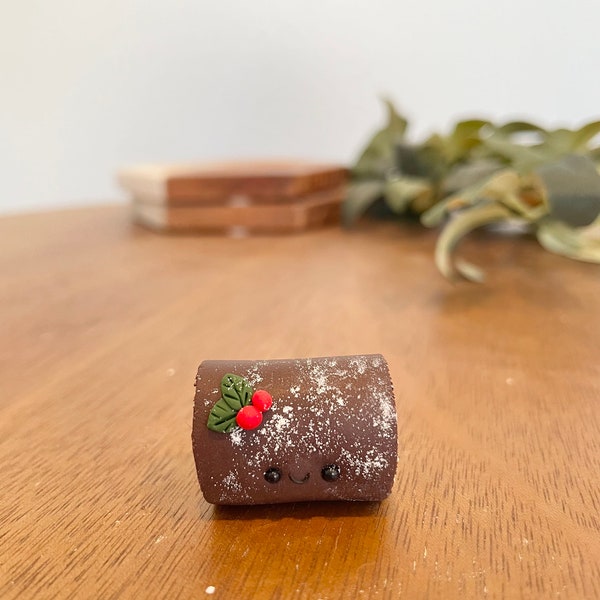 Festive Yule Log/Bûche de Noël Polymer Clay Fridge Magnet