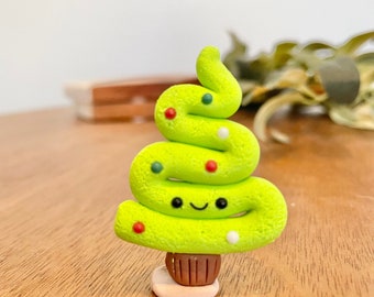 Festive Green Polymer Clay Christmas Tree Magnet - Handcrafted Holiday Decor