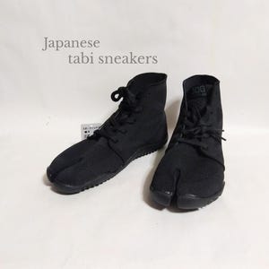 Japanese tabi sneakers for men or women, black / ninja shoes