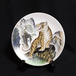 Arita (有田焼) plate / tiger