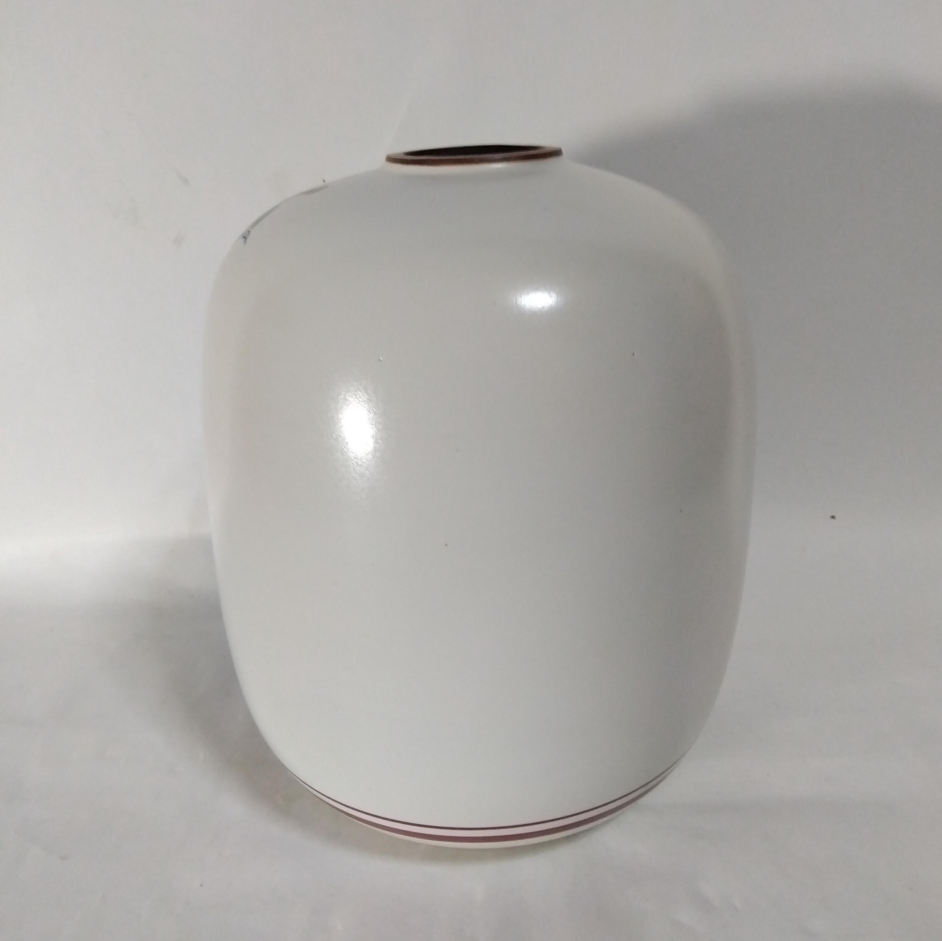 Vintage kutani ware (九谷焼) flower vase / camellia flowers and a