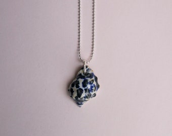 Ceramic necklace seashell with silver-plated necklace.